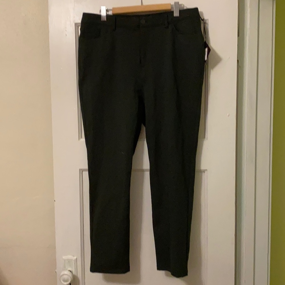 NWT Olive Green Ava and Viv Ponte Pants 💚